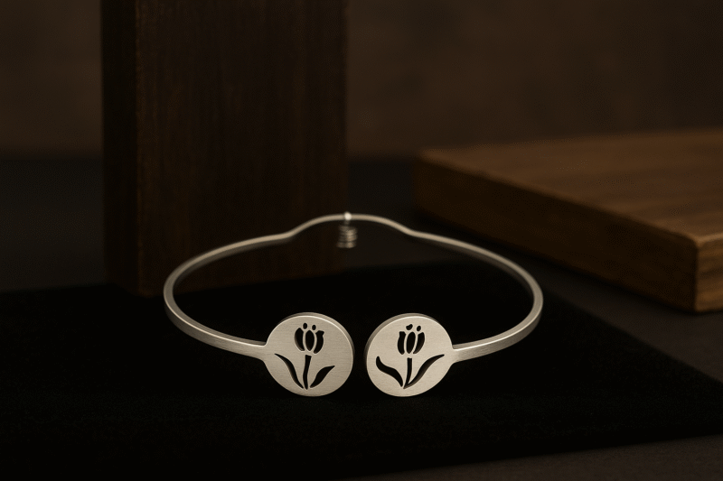 Flora Kiss Bracelet - Image 2
