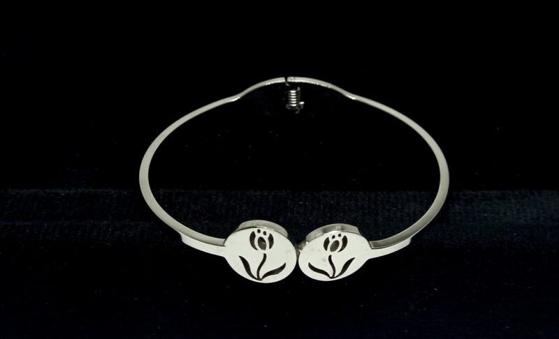 Flora Kiss Bracelet - Image 4